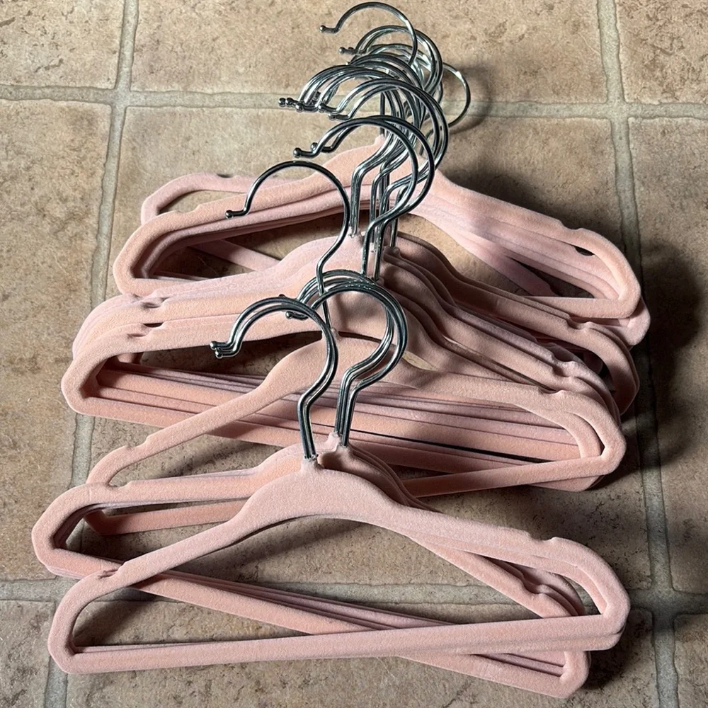 Set of 25 Pink Velvet Hangers